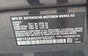 Пример расположения VIN-кода на кузове электромобиля для проверки типа двигателя в 2026 году