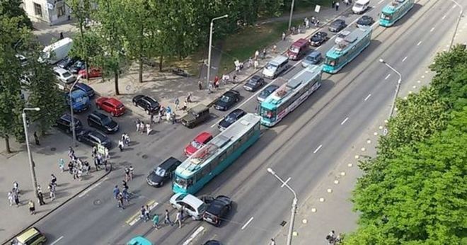 Аварийный трамвай в Минске повредил Renault