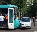 Аварийный трамвай в Минске протаранил Renault